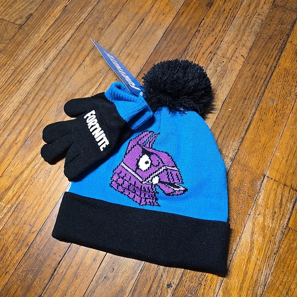 Youth Fortnite Winter Hat And Gloves Set BNWT